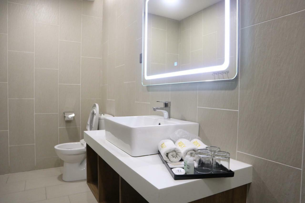 Roxy Hotel Padungan Kuching Exterior photo