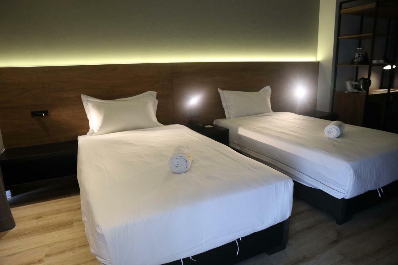 Roxy Hotel Padungan Kuching Exterior photo